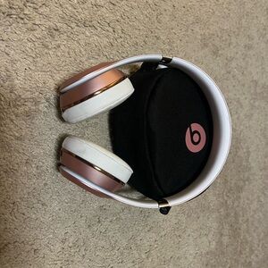 Beats Solo 3 Rose Gold Wireless Headphones